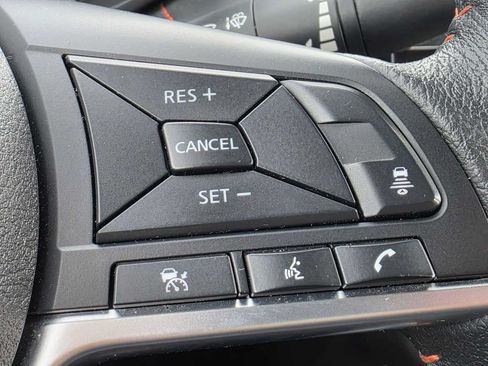 Used 2024 Nissan Versa SR FWD image 31