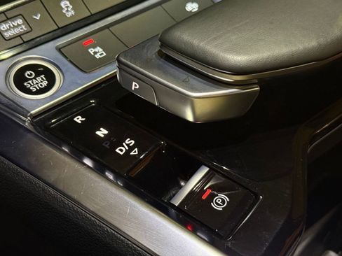 Used 2022 Audi e-tron Premium image 18