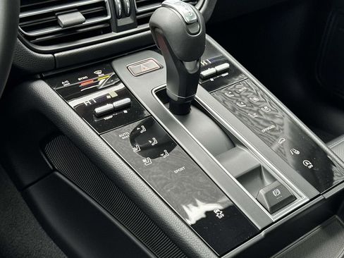 New 2026 Porsche Macan image 27