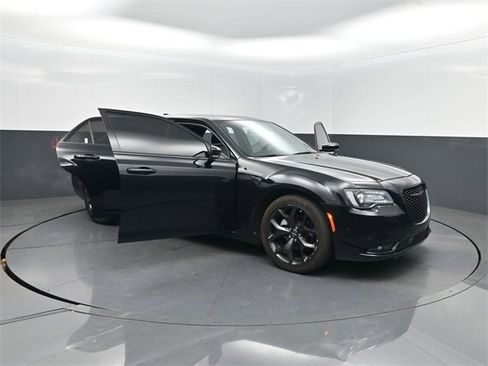 Used 2022 Chrysler 300 S image 40