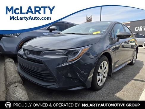 Used 2025 Toyota Corolla LE FWD image 1