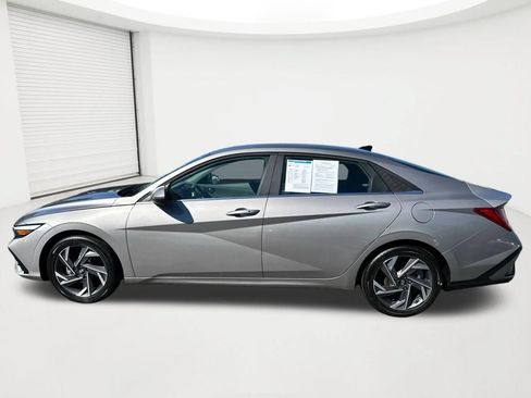 Certified 2025 Hyundai Elantra SEL w/ Cargo Package FWD image 8