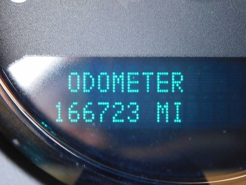 Used 2011 GMC Yukon Denali image 12