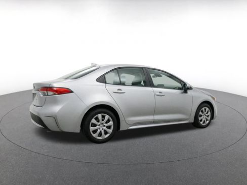 Used 2025 Toyota Corolla LE FWD image 9