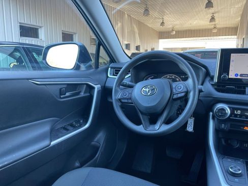 Used 2025 Toyota RAV4 LE image 33