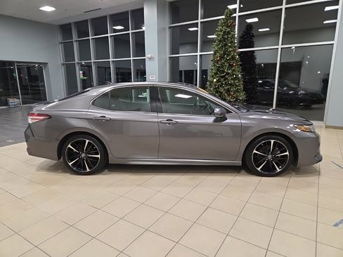 Used 2018 Toyota Camry XSE image 6