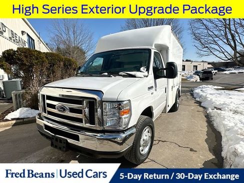 Used 2018 Ford E-350 and Econoline 350 Super Duty w/ Power Windows & Locks Group image 4
