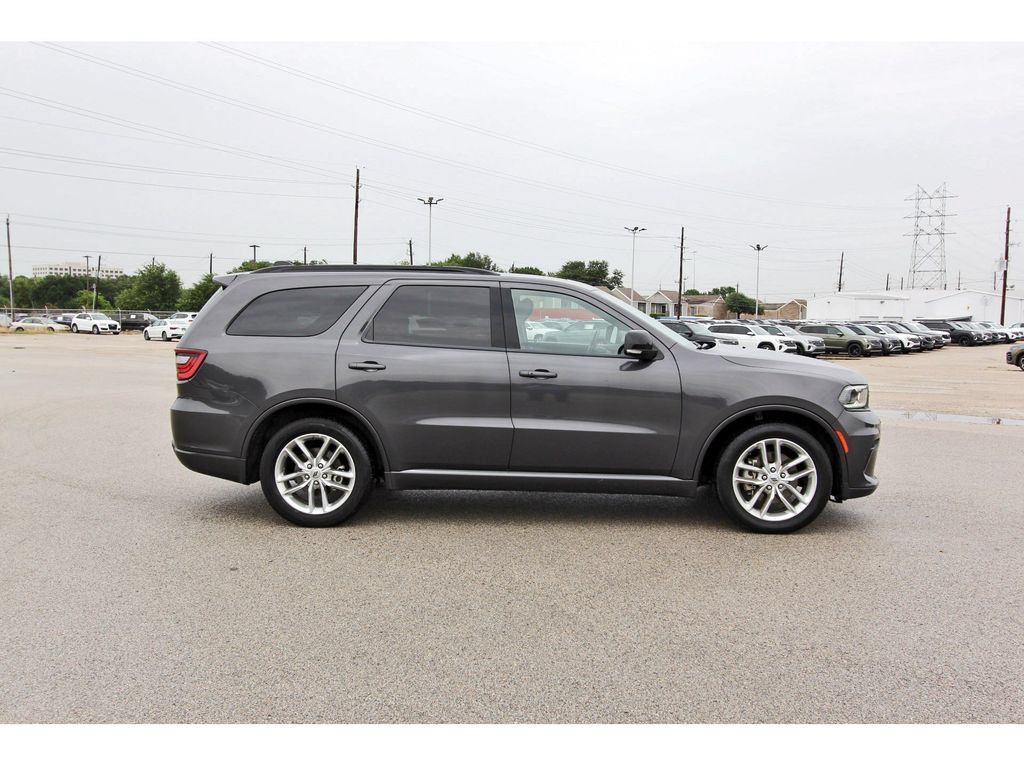 Used 2024 Dodge Durango GT RWD image 2