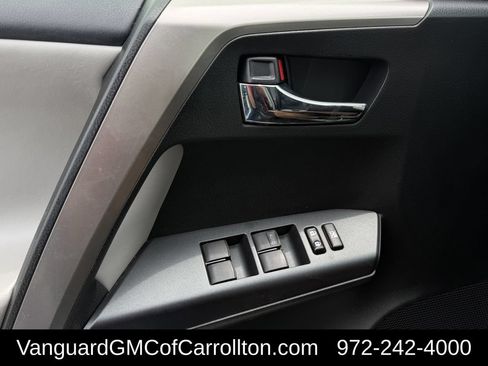 Used 2018 Toyota RAV4 XLE FWD image 25
