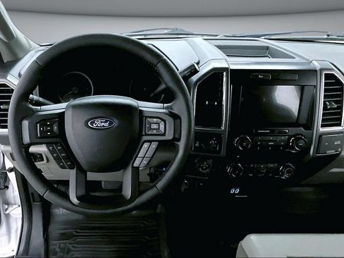 Used 2016 Ford F150 XLT w/ Equipment Group 302A Luxury AWD/4WD image 9