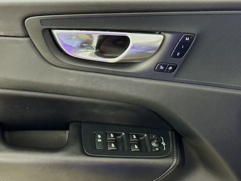 Used 2023 Volvo XC60 B5 Plus image 20