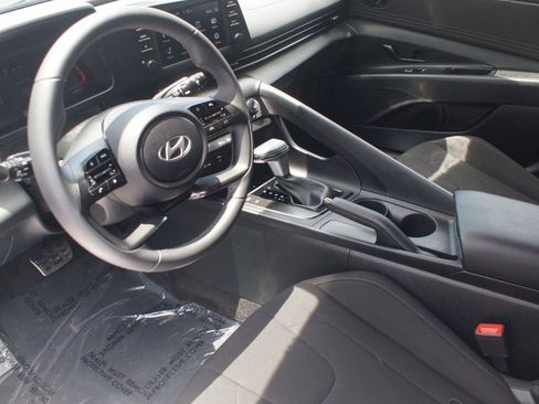 Used 2025 Hyundai Elantra Sport FWD image 13