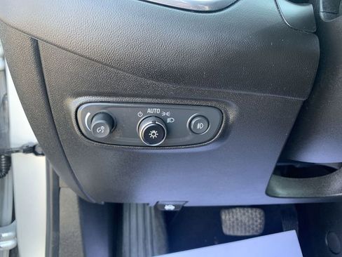 Used 2020 Chevrolet Equinox Premier image 13