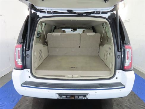 Used 2020 GMC Yukon XL Denali RWD image 12