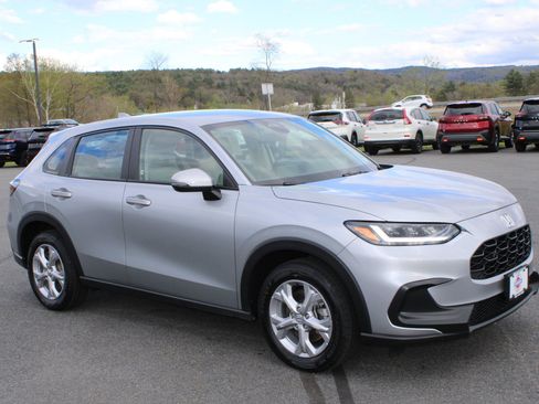 Used 2024 Honda HR-V LX image 2