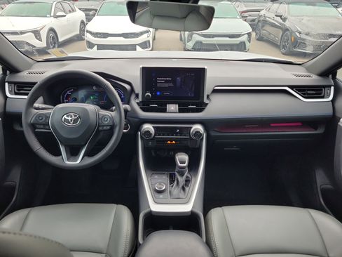 Used 2023 Toyota RAV4 SE image 17