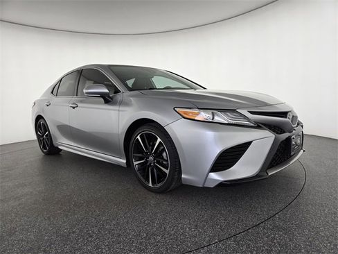 Used 2020 Toyota Camry XSE image 15