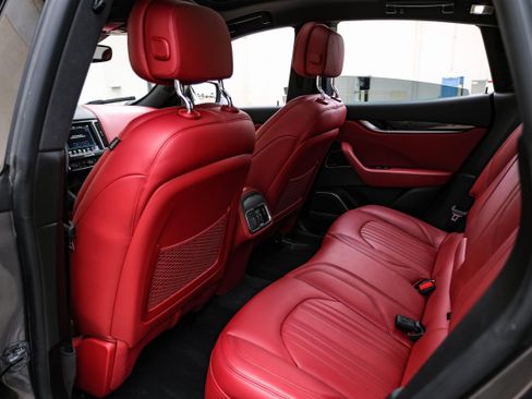 Used 2017 Maserati Levante w/ Luxury Package image 37