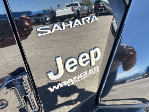 Used 2021 Jeep Wrangler Unlimited Sahara AWD/4WD image 9