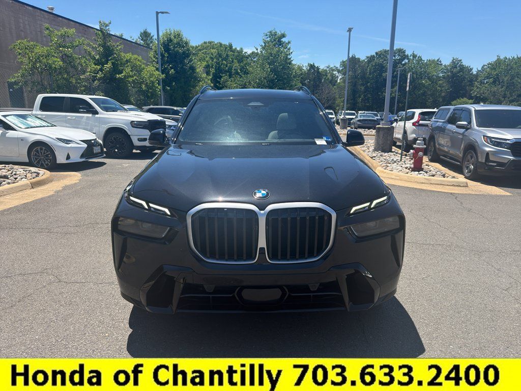 Used 2023 BMW X7 xDrive40i w/ M Sport Package AWD/4WD image 2