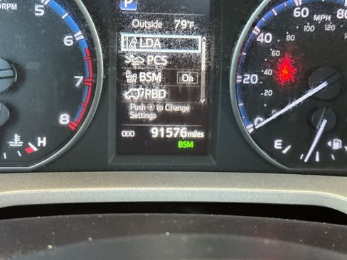 Used 2018 Toyota RAV4 XLE AWD/4WD image 27
