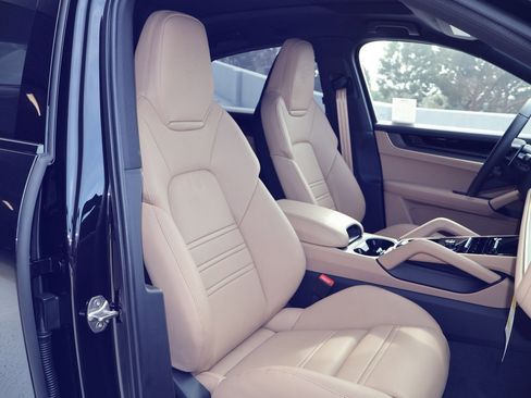 New 2026 Porsche Cayenne S image 25