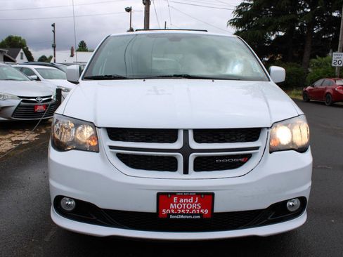 Used 2019 Dodge Grand Caravan GT FWD image 2