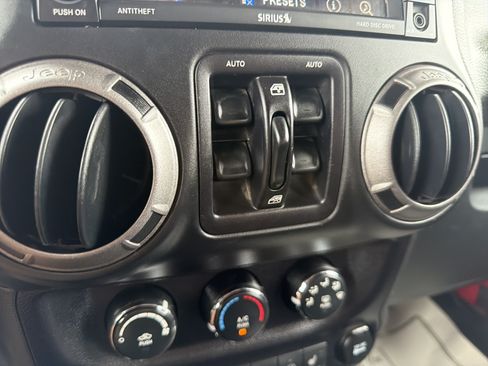Used 2017 Jeep Wrangler Unlimited Sport AWD/4WD image 26