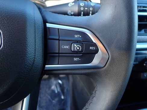 Used 2024 Jeep Compass Latitude image 14