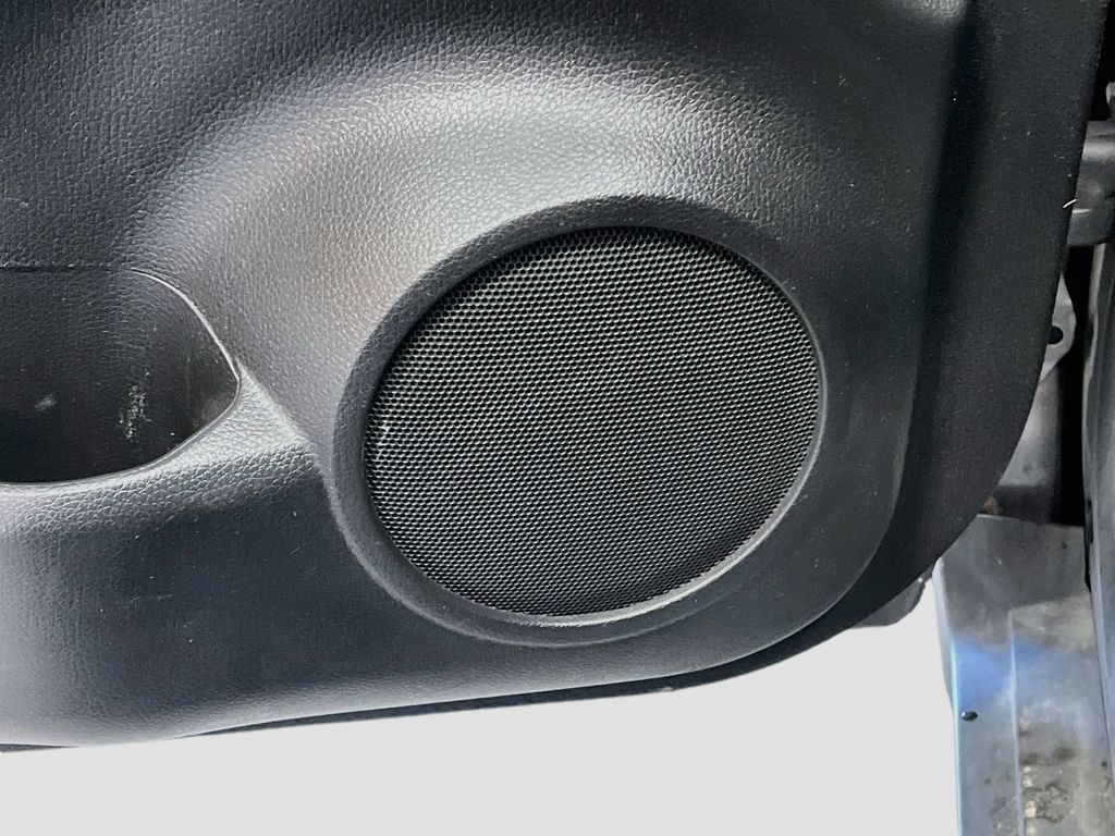 Used 2017 Nissan Rogue SV w/ SV Premium Package FWD image 19