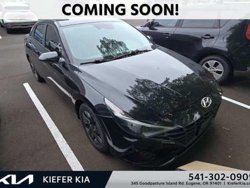 Used 2022 Hyundai Elantra SEL w/ Preferred Accessory Package FWD image 1
