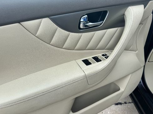 Used 2017 INFINITI QX70 2WD image 12