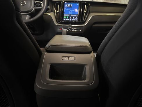 Used 2025 Volvo XC60 B5 Plus image 40