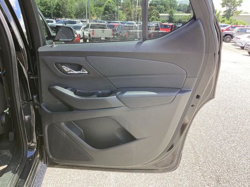 Used 2023 Chevrolet Traverse LT FWD image 7
