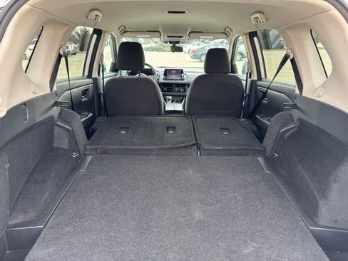 Used 2024 Nissan Rogue S image 11