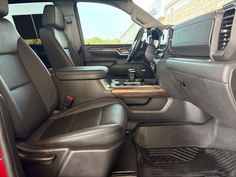 Used 2024 Chevrolet Silverado 1500 LT Trail Boss w/ Convenience Package II AWD/4WD image 18