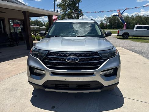Used 2023 Ford Explorer XLT w/ Equipment Group 202A AWD/4WD image 2