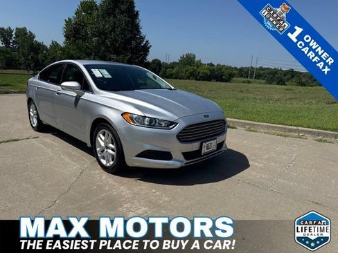 Used 2016 Ford Fusion SE FWD image 1