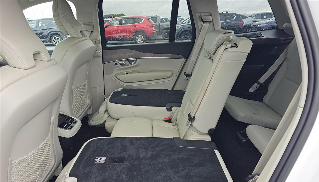 Used 2023 Volvo XC90 B6 Plus w/ Protection Package Premier AWD/4WD image 16