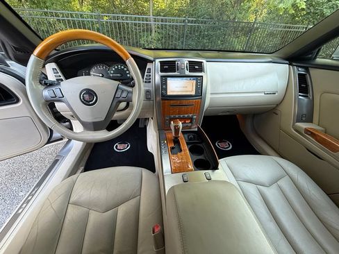 Used 2006 Cadillac XLR RWD image 29
