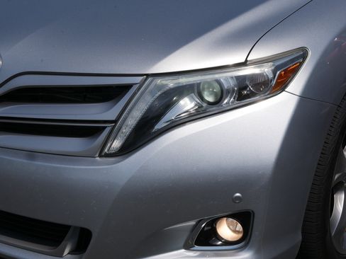 Used 2015 Toyota Venza Limited AWD/4WD image 16