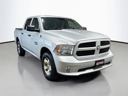 Used 2018 RAM 1500 Express AWD/4WD image 3