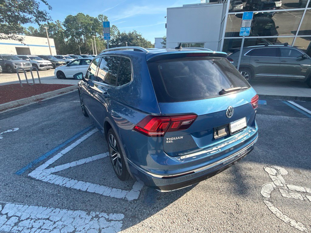 Used 2018 Volkswagen Tiguan SEL Premium w/ R-Line Package FWD image 11