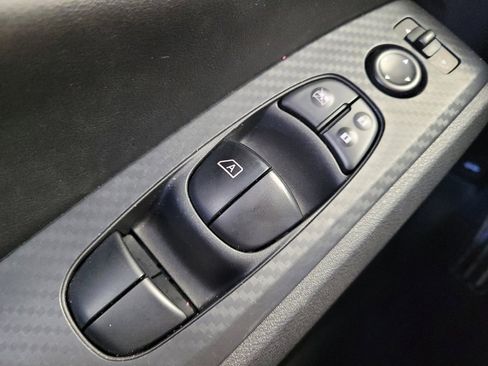 Used 2025 Nissan Altima 2.5 SV FWD image 27