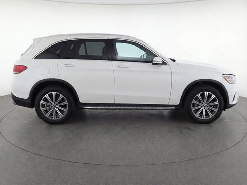 Used 2024 Mercedes-Benz GLC 300 4MATIC image 11