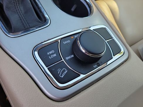 Used 2019 Jeep Grand Cherokee Limited AWD/4WD image 19