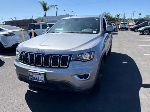 Used 2018 Jeep Grand Cherokee Laredo RWD image 2