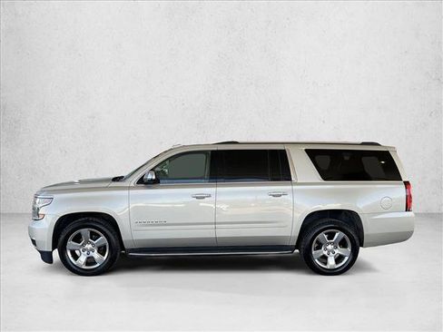 Used 2017 Chevrolet Suburban Premier AWD/4WD image 2