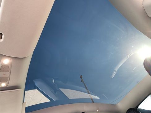 Used 2022 Tesla Model Y Long Range image 25