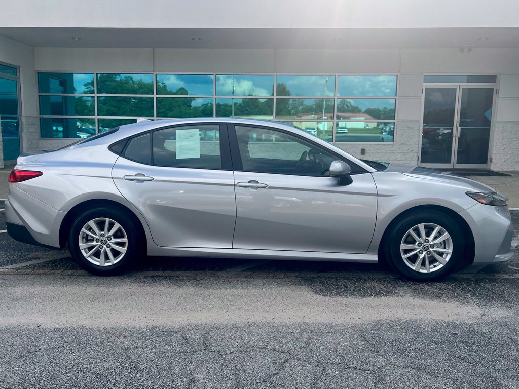 Used 2025 Toyota Camry LE FWD image 3